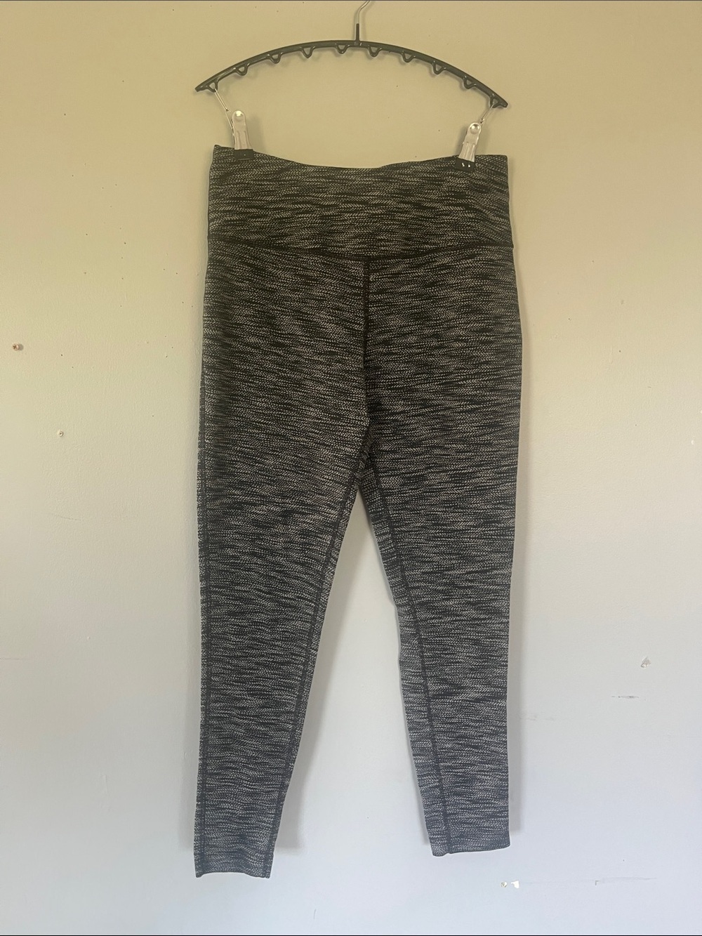 Woman’s Mondetta Gray/Black Leggings Medium